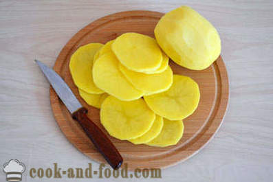 Kartupeļu kastrolis ar sēnēm un sieru