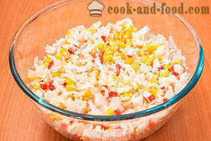 Krabju salāti ar rīsiem un kukurūzas