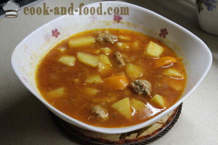 Kartupeļu zupa ar kotletes un tomātu pastas - kā gatavot tomātu zupa ar kotletēm, ar soli pa solim recepšu fotogrāfijas