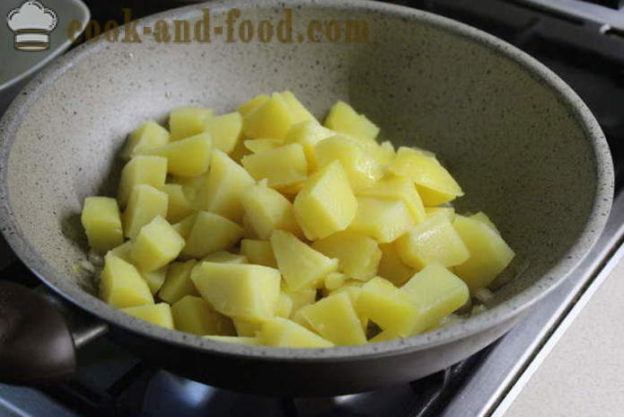 Vārīti kartupeļi ar sīpoliem un bekonu - kā garšīgi gatavot kartupeļus garnīrs, soli pa solim recepšu fotogrāfijas