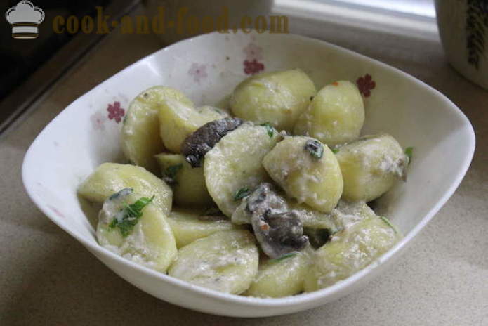 Kartupeļi ar sēnēm ar krējumu un ķiplokiem - kā gatavot kartupeļus ar sēnēm pannas, soli pa solim recepšu fotogrāfijas