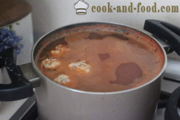 Vienkāršs sarkans lēcu zupa ar kotletes un tomātu - kā gatavot zupa sarkanās lēcas, ar soli pa solim recepšu fotogrāfijas