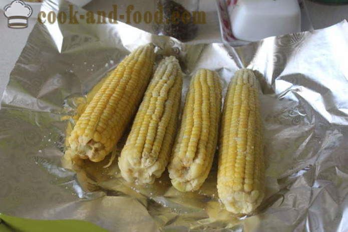 Kukurūzas cep cepeškrāsnī foliju - kā gatavot kukurūzas vālīte cepeškrāsnī, ar soli pa solim recepšu fotogrāfijas