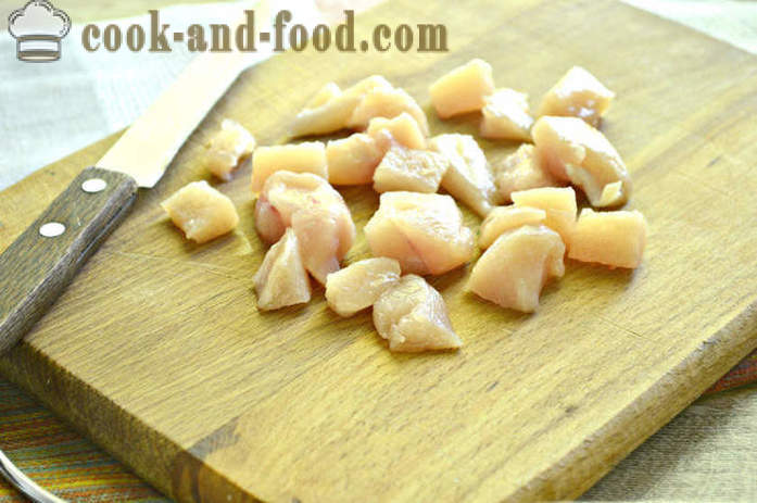Salāti ar Ķīnas kāpostiem, grauzdiņiem un vistu - kā padarīt salāti Ķīnas kāpostiem ir garšīgs, ar soli pa solim recepšu fotogrāfijas