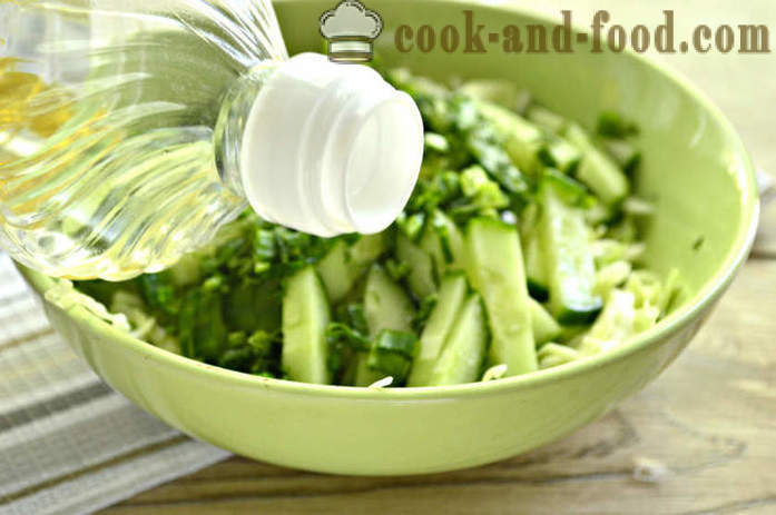 Vienkārša salāti kāpostu un gurķu ar etiķi - kā padarīt garšīgi salāti no svaigiem kāpostiem un gurķiem ar soli pa solim recepšu fotogrāfijas