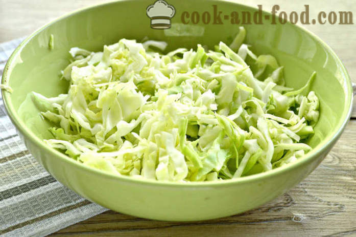 Vienkārša salāti kāpostu un gurķu ar etiķi - kā padarīt garšīgi salāti no svaigiem kāpostiem un gurķiem ar soli pa solim recepšu fotogrāfijas