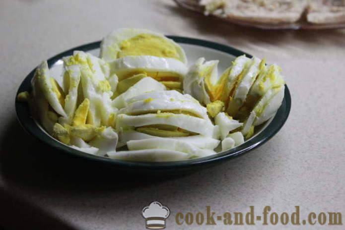 Kārtains salāti ar vistu un marinētiem sīpoliem - Kā sagatavot salāti ar marinētiem sīpoliem un vistas, ar soli pa solim recepšu fotogrāfijas
