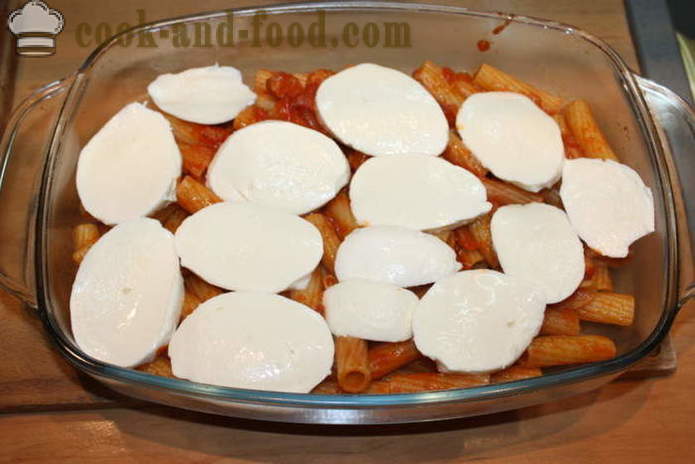 Itāļu ziti ēdiens - tāpat kā makaroni cept krāsnī ar sieru, tomātiem un šķiņķi, soli pa solim recepšu fotogrāfijas