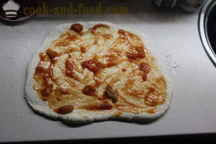 Stromboli - picas rullis rauga mīklas, kā padarīt pizza rullī, soli pa solim recepšu fotogrāfijas