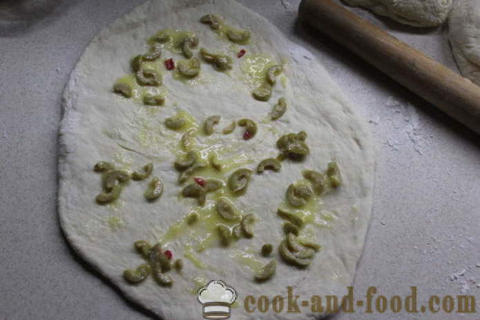 Cepta rauga maize ar olīvām un papriku - kā cept itāļu maizi krāsnī, ar soli pa solim recepšu fotogrāfijas