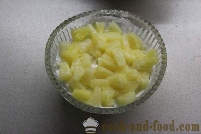 Kārtains salāti ar sēnēm, krūts un ananāsu - kā padarīt ananasu salāti ar vistu, soli pa solim recepšu fotogrāfijas