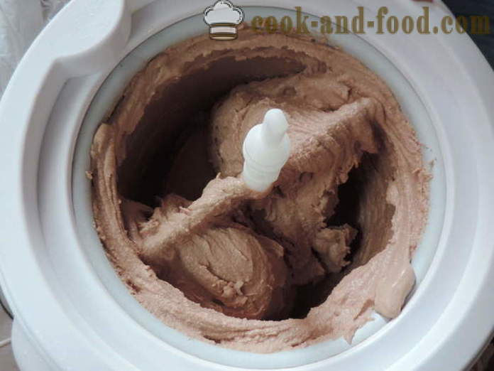 Pašmāju saldējums ar cieti piena un krējuma - kā padarīt mājās saldējumu bez olām, soli pa solim recepšu fotogrāfijas