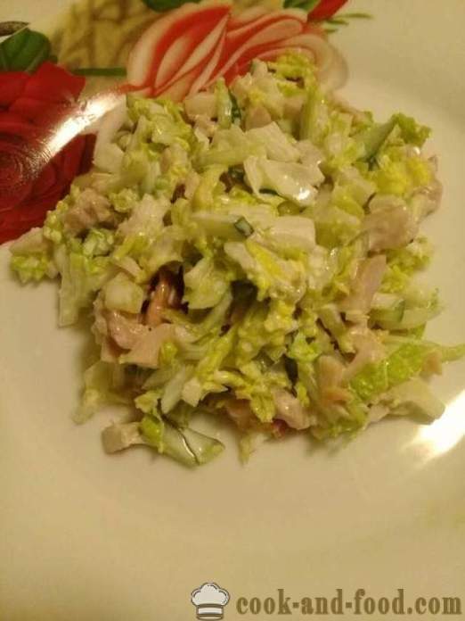 Svaigi salāti ar vistu - kā sagatavot salāti ar kūpinātu vistu, Ķīnas kāpostu un gurķu, ar soli pa solim recepšu fotogrāfijas