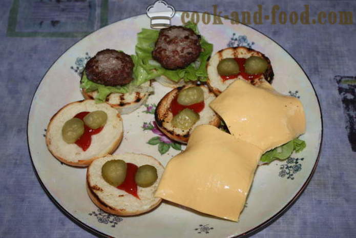 Garšīgas hamburgers pīrādziņi ar McDonalds - kā padarīt hamburgeru mājās, soli pa solim recepšu fotogrāfijas