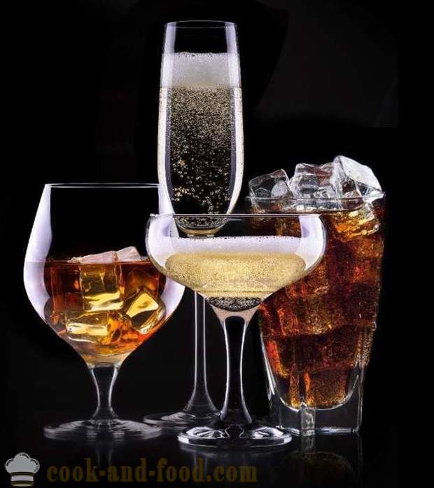 Ziemassvētku kokteiļus un dzērienus 2018 Suņa gadā - kādi dzērieni likts uz Jaungada galda 2018. gadā, alkoholisko un bezalkoholisko receptes