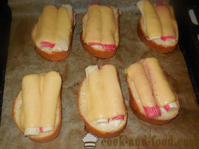 Karstās sviestmaizes ar sieru un krabju nūjiņas - kā padarīt karstu sviestmaizes krāsnī, ar soli pa solim recepšu fotogrāfijas