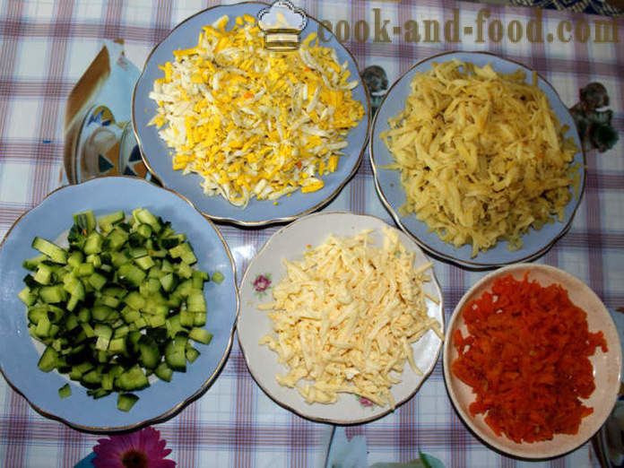 Vienkāršs sēņu salāti ar sēnēm un sieru - kā sagatavot salāti ar sēnēm, soli pa solim recepšu fotogrāfijas