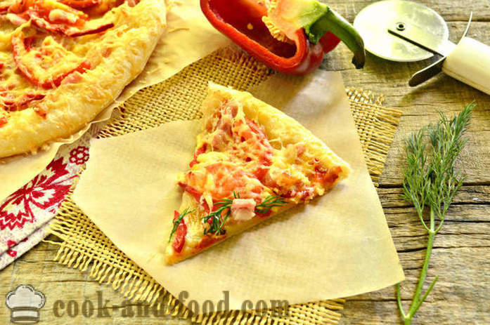 Pizza Kārtainās Kārtainās mīklas ar bekonu un pipariem - kā sagatavot neraudzētu picu no mīklas, kas soli pa solim recepšu fotogrāfijas