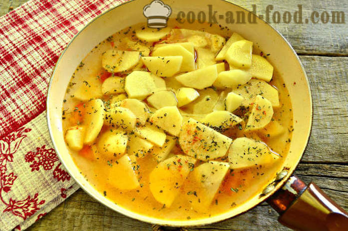 Cepts kartupelis ar bekonu - tāpat sautējums kartupeļu pannas, soli pa solim recepšu fotogrāfijas