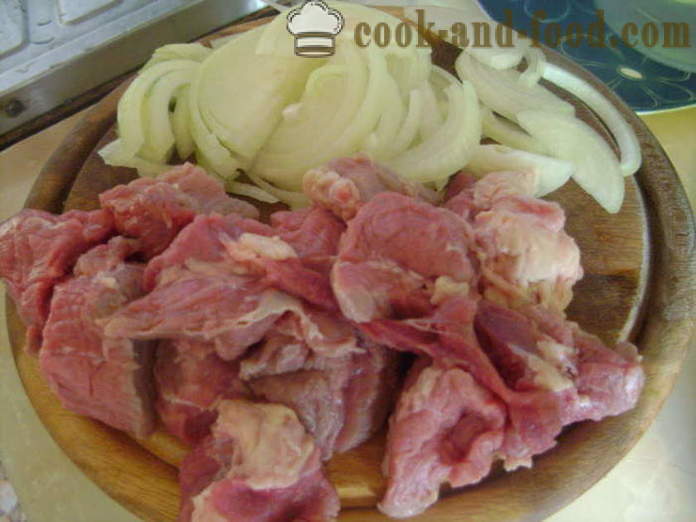 Bieza gulašs zupa ungāru - kā gatavot sākas ar gulaša zupa ar liellopu gaļas, soli pa solim recepšu fotogrāfijas