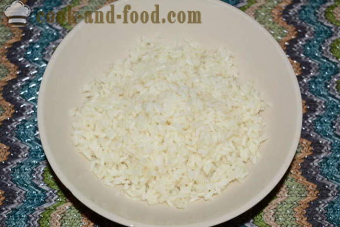 Delicious kastrolis aknām ar rīsiem - kā gatavot aknu cepti krāsnī, ar soli pa solim recepšu fotogrāfijas