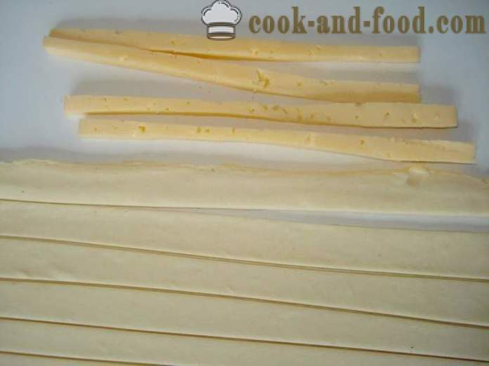Pašdarināts siers kārtainās mīklas standziņas alus - kā gatavot siera nūjiņas mājās, soli pa solim recepšu fotogrāfijas