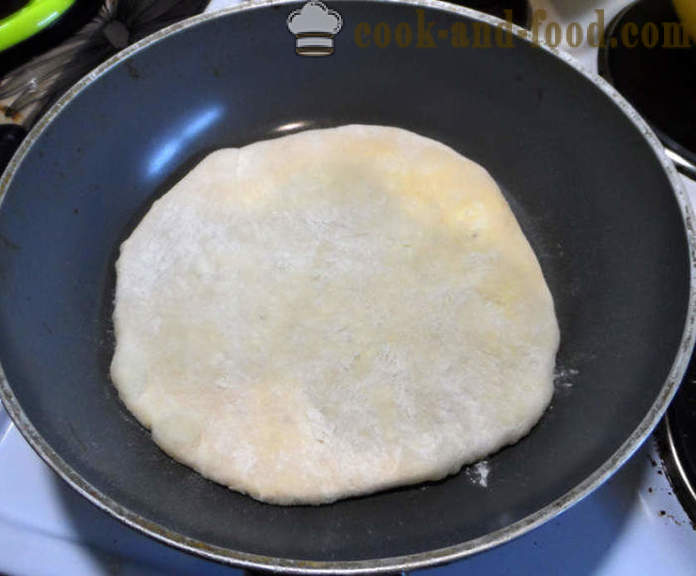 Khachapuri in Imereti sieru - kā padarīt tortiljas ar sieru, pannas, soli pa solim recepšu fotogrāfijas