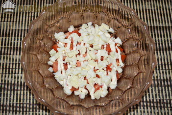 Salāti ar krabju nūjiņām, tomātiem, sieru un olām - kā pagatavot gardus salātus ar krabju nūjiņām, soli pa solim recepšu fotogrāfijas