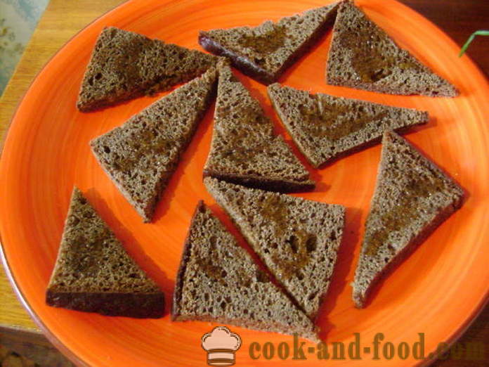 Vienkāršas sviestmaizes ar siļķi par rudzu maizi - kā padarīt sviestmaizes ar siļķi, soli pa solim recepšu fotogrāfijas