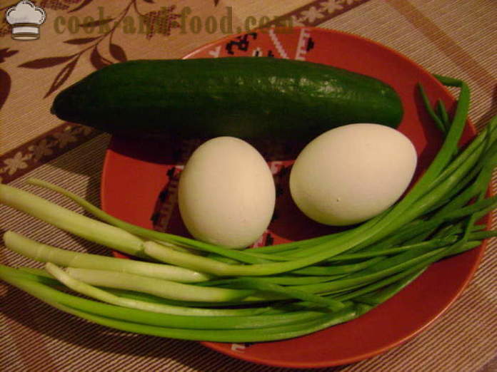 Salātu: gurķi, olas, maurloki un majonēzi - kā padarīt gurķu salāti ar majonēzi, soli pa solim recepšu fotogrāfijas