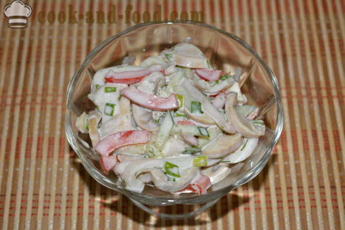 Salāti ar kalmāriem, sēnēm, gurķiem un pipariem - kā sagatavot salāti ar kalmāriem un sēnes, kā soli pa solim recepšu fotogrāfijas