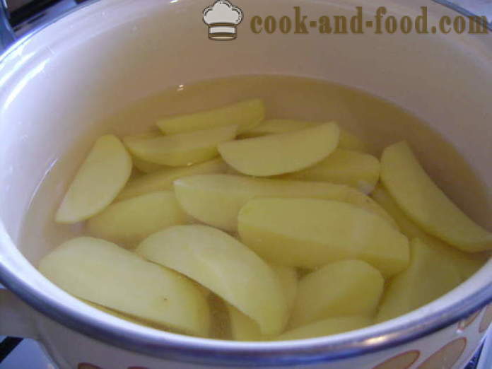 Kartupeļu biezenis ar pienu - kā pagatavot kartupeļu biezeni, soli pa solim recepšu fotogrāfijas