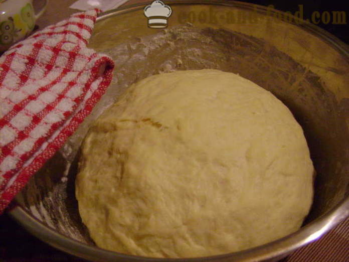 Universal Sviests rauga mīkla par pīrāgiem - kā pagatavot rauga mīkla kūka, soli pa solim recepšu fotogrāfijas