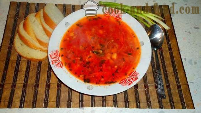 Real Ukraiņu borščs ar bekonu un ķiplokiem - kā gatavot īstu ukraiņu borscht garšvielām ar bekonu un ķiplokiem, ar soli pa solim recepšu fotogrāfijas