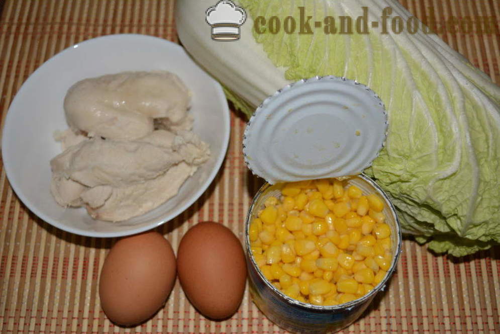 Vienkārša salāti ar Ķīnas kāpostiem, vistas un kukurūzas - kā sagatavot salāti ķīniešu kāpostiem ar vistas krūtiņu, soli pa solim recepšu fotogrāfijas