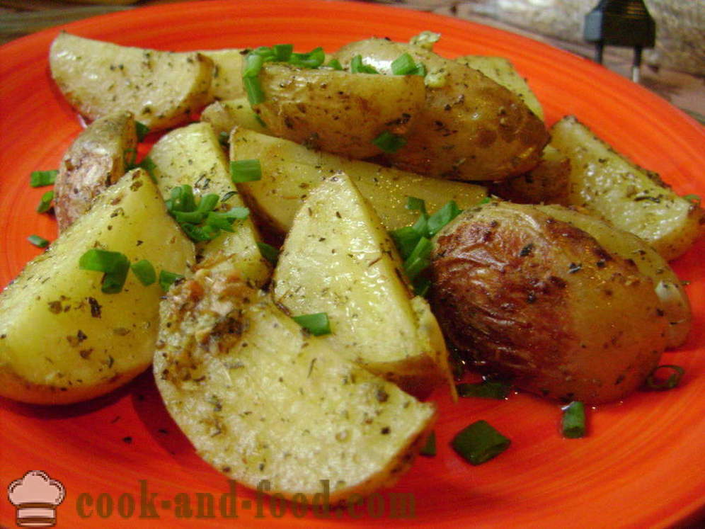 Kartupeļi ceptas ar garozu - piemēram, ceptu kartupeļu šķēles krāsnī, ar soli pa solim recepšu fotogrāfijas