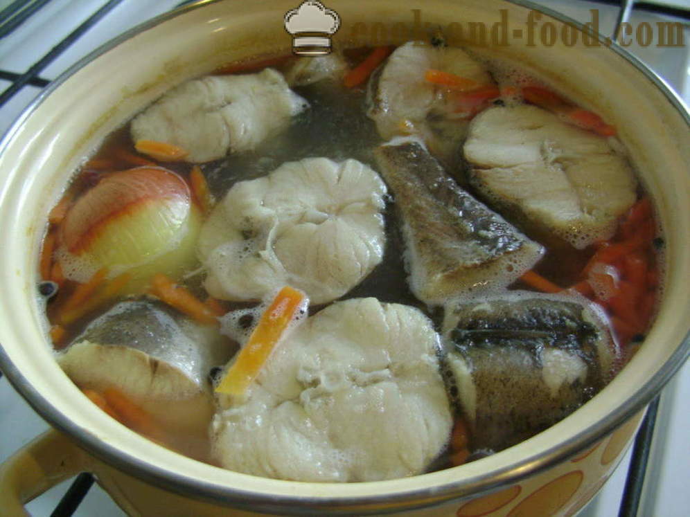 Gavēņa zivju zupa no Heks ar rīsiem - kā gatavot zivju zupa ar Heck, soli pa solim recepšu fotogrāfijas