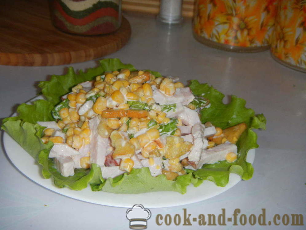 Garšīgas salāti ar grauzdiņiem un kukurūzas - kā sagatavot salāti ar grauzdiņiem un kukurūzas ātri, soli pa solim recepšu fotogrāfijas