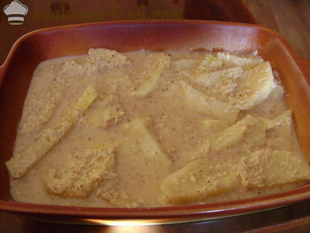 Kartupeļi cepti krējuma mērcē - gan garšīgi cepti kartupeļi cepeškrāsnī ar browned garoza, ar soli pa solim recepšu fotogrāfijas