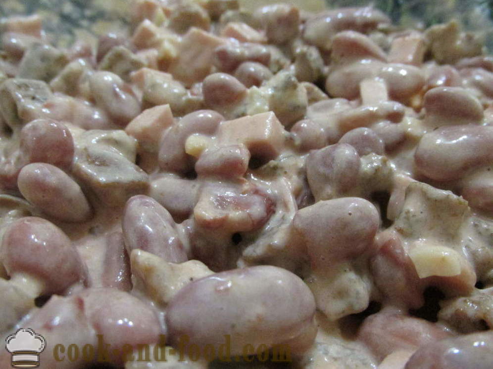 Vienkārša un garšīgi salāti ar pupiņām konserviem - kā sagatavot salāti ar konservētu pupiņu un krekeri, soli pa solim recepšu fotogrāfijas