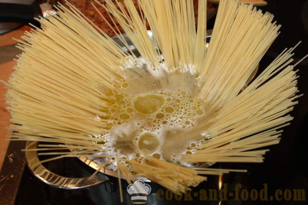 Spageti ar boloņas mērci - kā pagatavot spageti Bolognese, soli pa solim recepšu fotogrāfijas