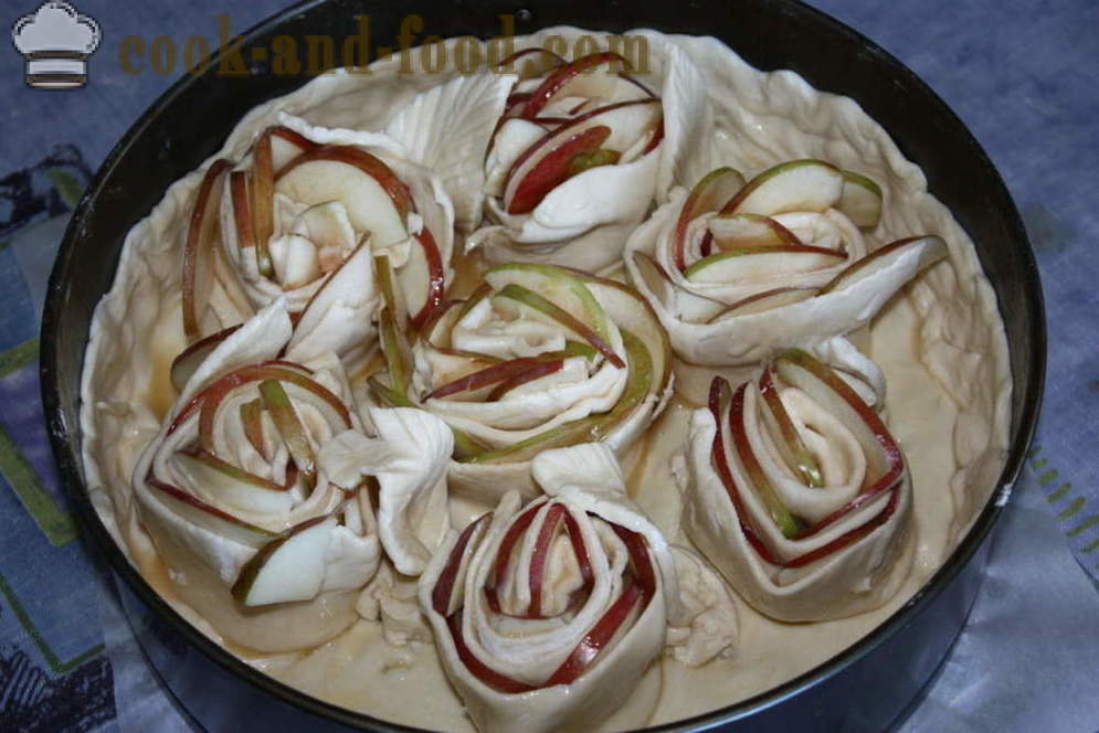 Rozes ābolu kārtainās mīklas - gardas ābolu pīrāgu no kārtainās mīklas, āboli ietīti kārtainās mīklas, kā rozes, soli pa solim recepšu fotogrāfijas