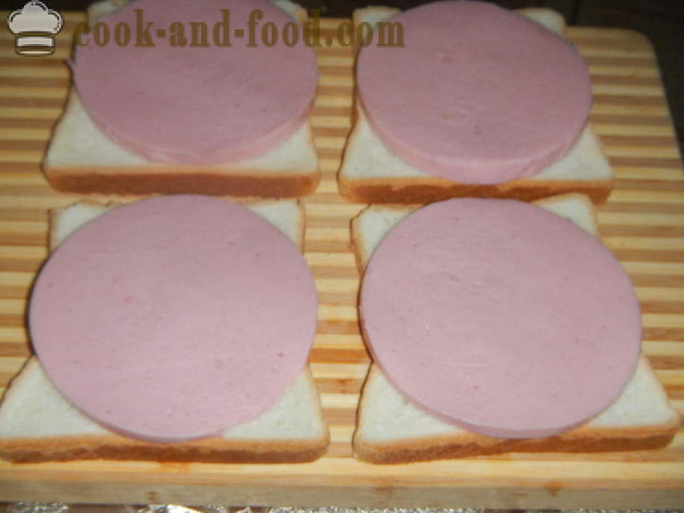 Karstās sviestmaizes ar olu cepeškrāsnī - kā padarīt karstu sviestmaizi ar olu, desu un sēnes, kā soli pa solim recepšu fotogrāfijas