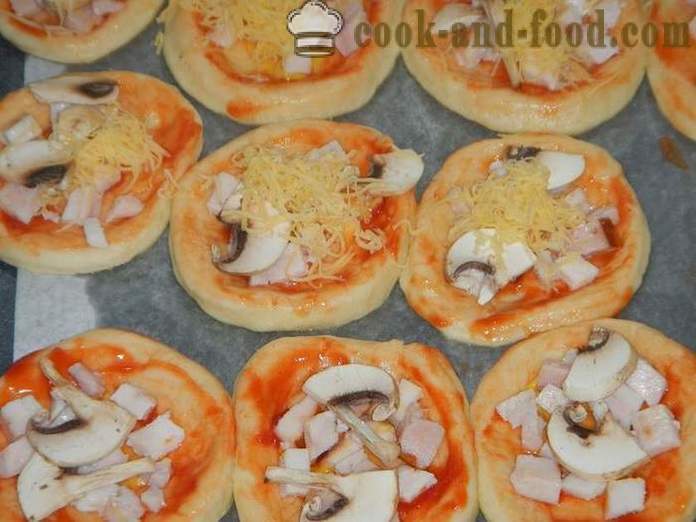 Mini picas ar mīklu cepeškrāsnī - kā padarīt mini picu mājās, soli pa solim recepšu fotogrāfijas