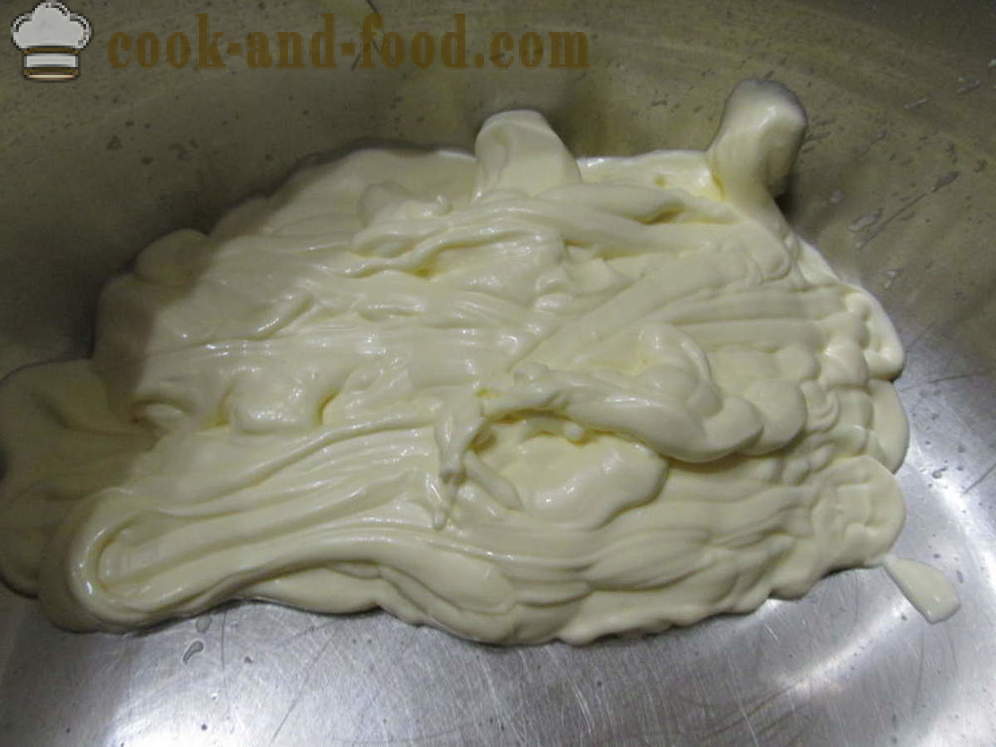 Quick Jellied kūka ar majonēzi un skābo krējumu, pildīti ar vistu - kā gatavot sektoru pildviela majonēzi un skābo krējumu, ar soli pa solim recepšu fotogrāfijas