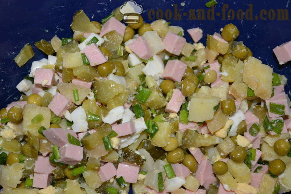 Salāti ar desu un gurķu - kā padarīt salāti ar desu, soli pa solim recepšu fotogrāfijas
