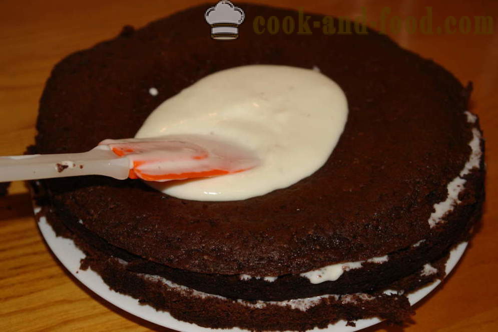 Garšīgas šokolādes biskvīta torte ar skābo krējumu - kā padarīt šokolādes kūka, soli pa solim recepšu fotogrāfijas