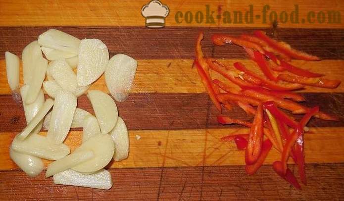Cepta gurķis ar karstu pipariem, ķiplokiem un sezama sēklas, kā gatavot ceptu gurķi - soli pa solim recepšu fotogrāfijas