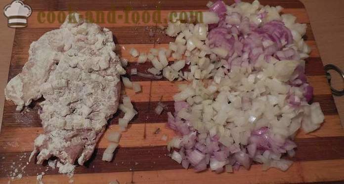 Mājās cūkgaļas karbonādes ar sīpoliem pannā - kā pagatavot gardus steikus, soli pa solim recepšu fotogrāfijas