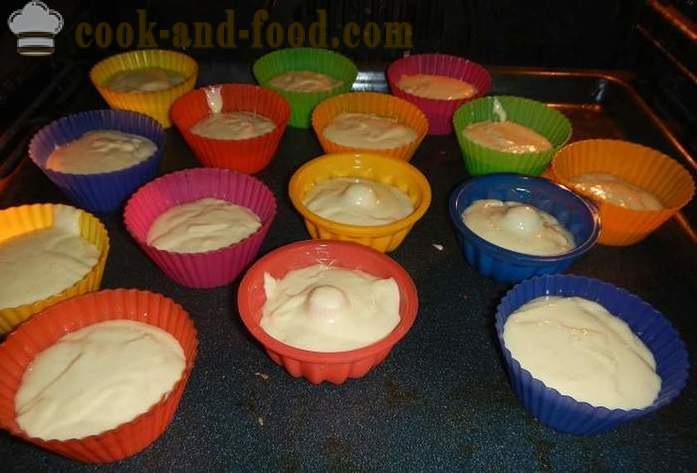 Pašdarināts recepte vienkāršu kūka silikona veidnes - kā padarīt delicious cupcakes vienkāršu, soli pa solim recepte kūka ar foto